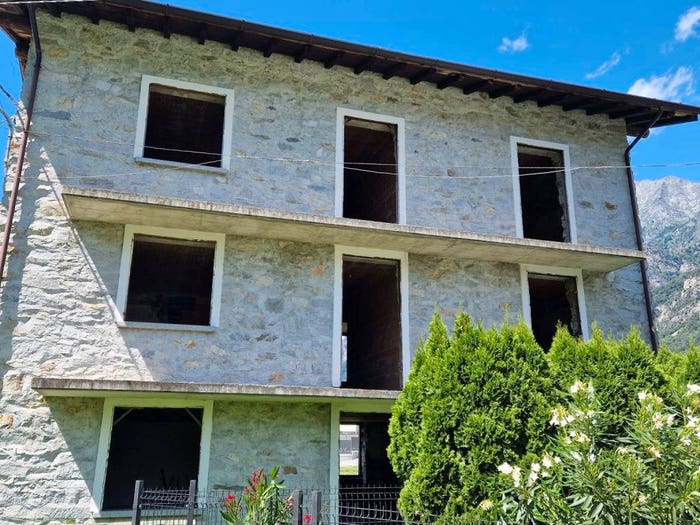 Casa con 6 locali in vendita in Giumellasco, Samolaco