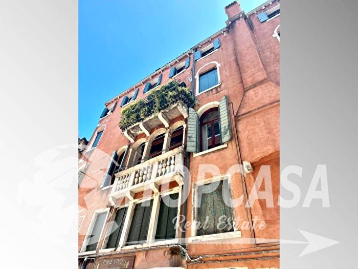 Appartamento trilocale in vendita in San Polo, Rialto, Venezia