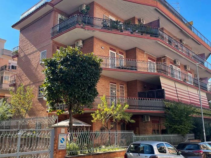 Appartamento trilocale in vendita in Via Andrea del Verrocchio, Casetta Mattei Corviale, Roma