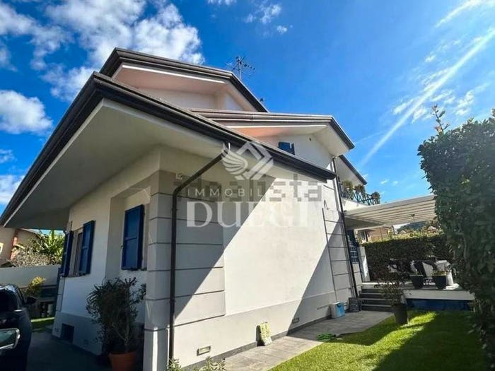 Casa con 6 locali in vendita in V Sarzanese Nord, Piano di Conca, Massarosa