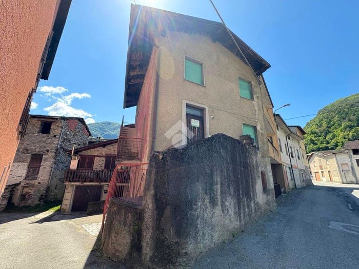 Casa trilocale in vendita in Via Duca D'Aosta, Centro, Ardenno