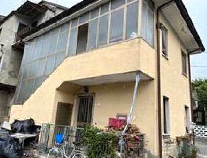 Casa trilocale in vendita in Via Roma, Centro, Piozzano