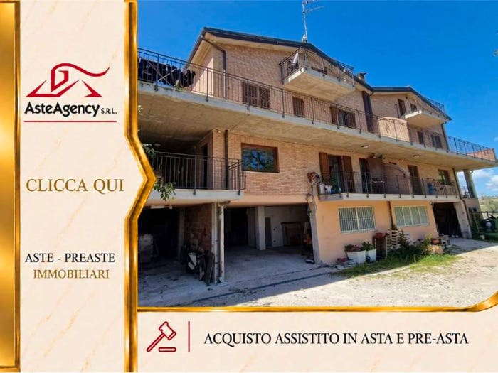 Appartamento con 6 locali in vendita in via veregrense, Montegranaro