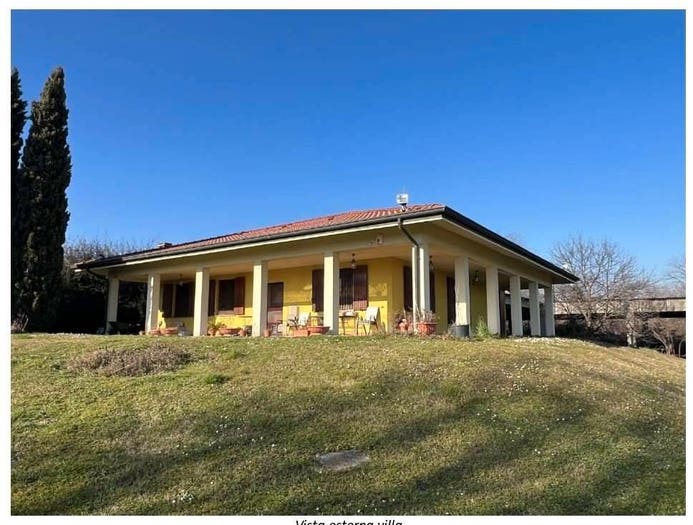 Casa con 6 locali in vendita in Via dei Campi, Centro, Missaglia