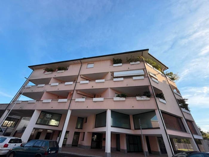 Appartamento trilocale in vendita in Via Varzi, Sant'Edoardo, Busto Arsizio