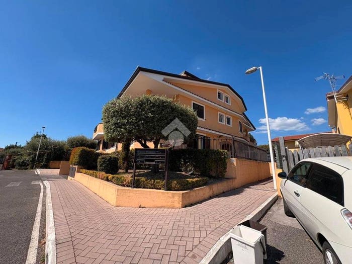 Appartamento trilocale in vendita in Via I Maggio, Centro, Lariano
