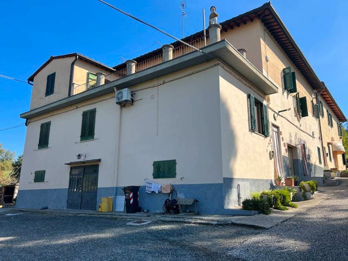 Appartamento con 6 locali in vendita in Via Vittorio Niccoli, Centro, Castelfiorentino