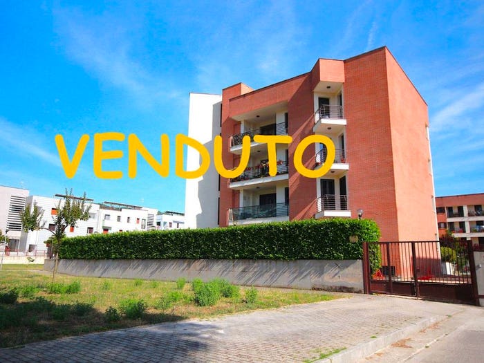 Appartamento con 5 locali in vendita in Via Crocillo, Quarto