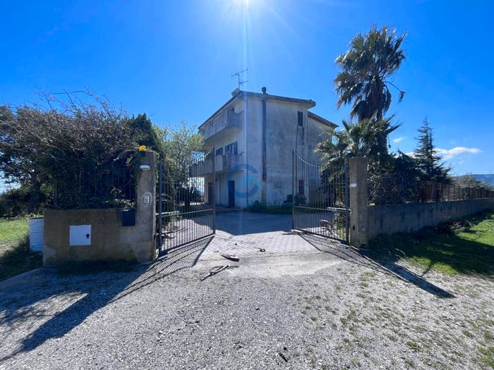 Casa con 6 locali in vendita in Via Guido Puccio, Fortuna Corvo, Catanzaro