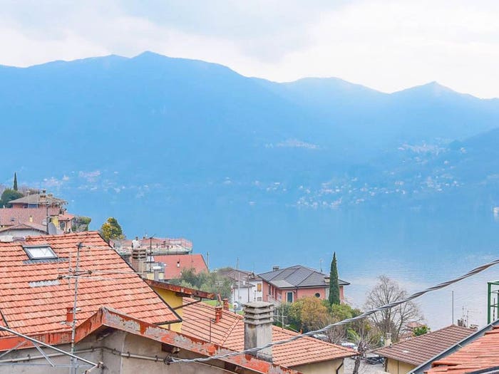 Casa bilocale in vendita in Via Guglielmo Marconi, Moltrasio