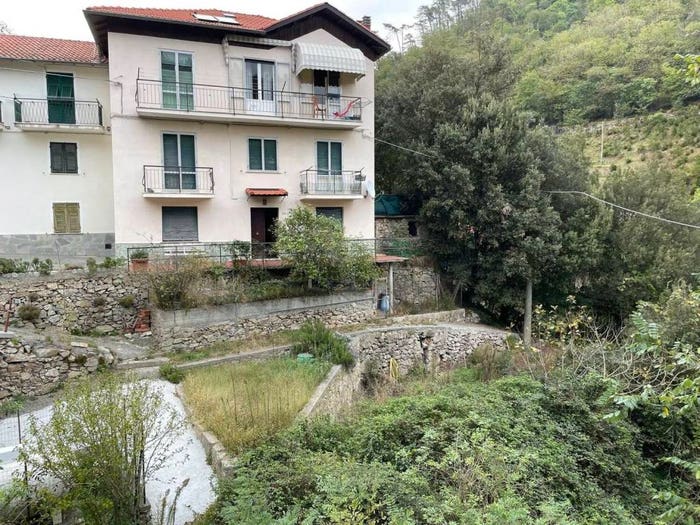 Appartamento trilocale in vendita in Via Emilia Schiappapietra, Ellera, Albisola Superiore