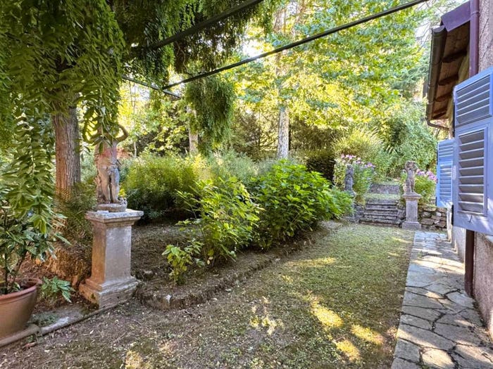 Casa con 6 locali in vendita in Via Giuseppe Garibaldi, Centro, Savignone