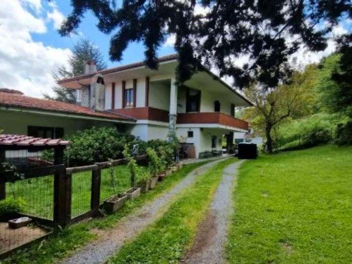 Appartamento con 5 locali in vendita in via La Mora, Centro, Calizzano
