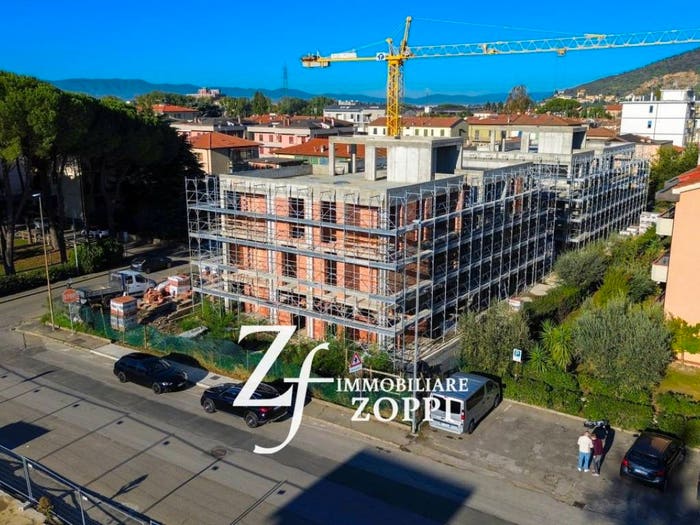 Appartamento quadrilocale in vendita in VIA LARGA, Centro, Calenzano