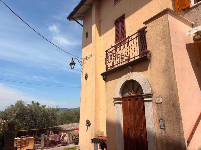 Appartamento con 6 locali in vendita in Via Palazzolo, Osteria Del Gatto, Fossato di Vico
