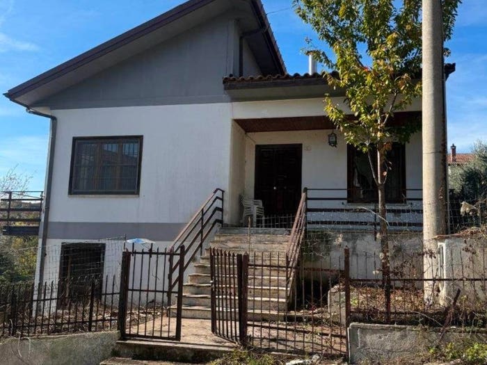 Casa con 6 locali in vendita in Contrada Bosco Lomba, Montemiletto