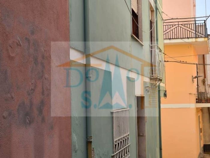 Casa trilocale in vendita in Via Giuseppe Mannu, Centro, Lodè