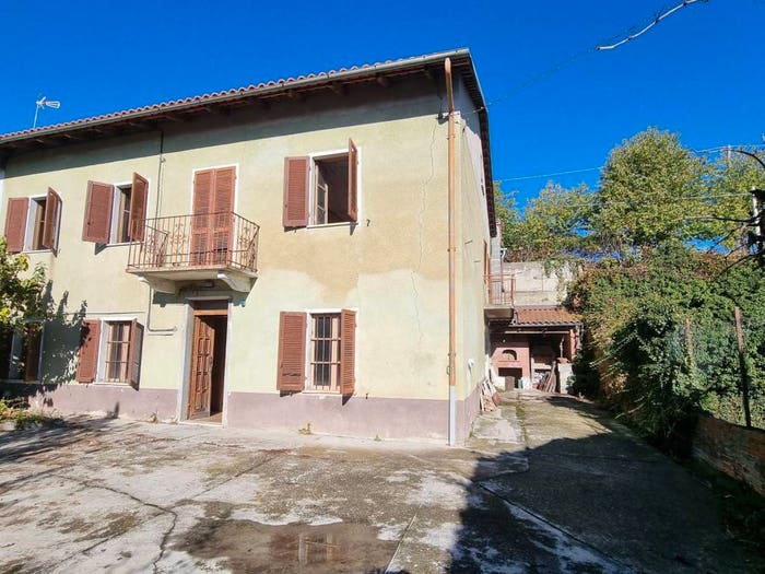 Casa con 6 locali in vendita in Via Porizzi, Mombercelli