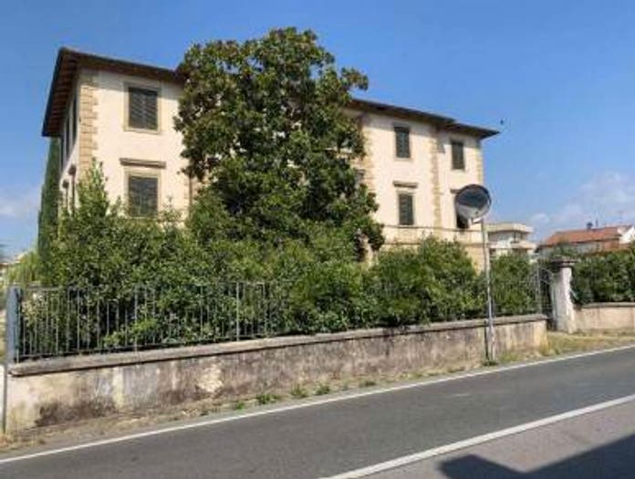 Appartamento con 6 locali in vendita in Via Romana, Semicentro Zona Stadio, Certaldo