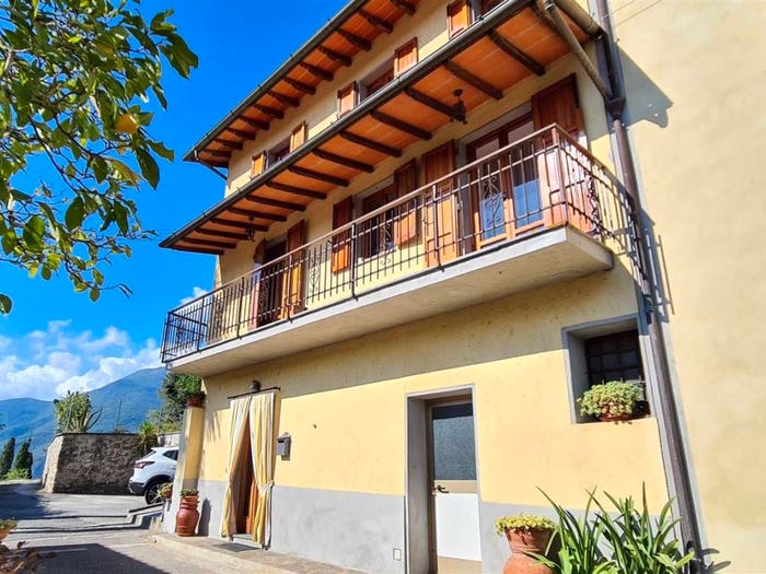 Casa con 6 locali in vendita in Camaiore Paese, Camaiore