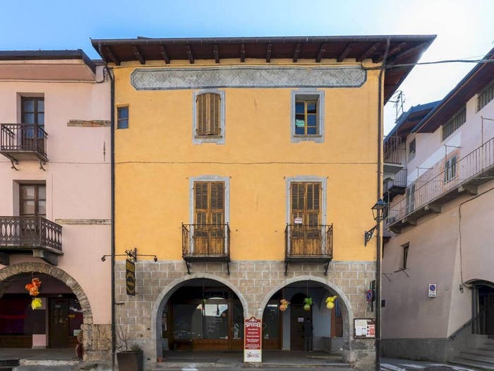 Casa con 6 locali in vendita in Via Martiri e Caduti per la Libertà, Centro, Demonte