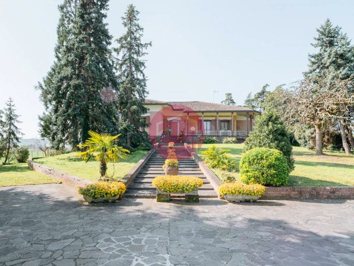 Casa con 6 locali in vendita in Giardino Caduti di Cefalonia, Centro Storico, Cesena