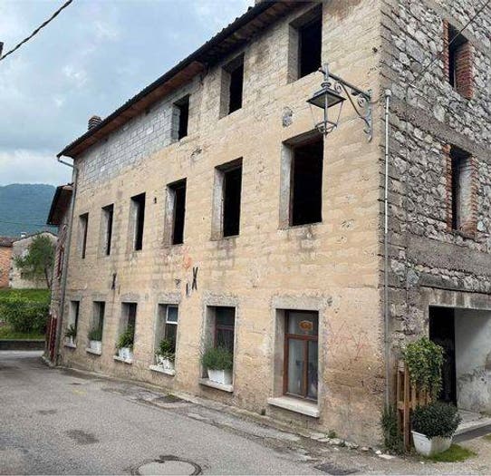 Appartamento con 6 locali in vendita in Centro, Cison di Valmarino