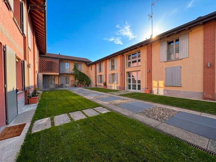 Casa quadrilocale in vendita in Strada per Riazzolo, Albairate