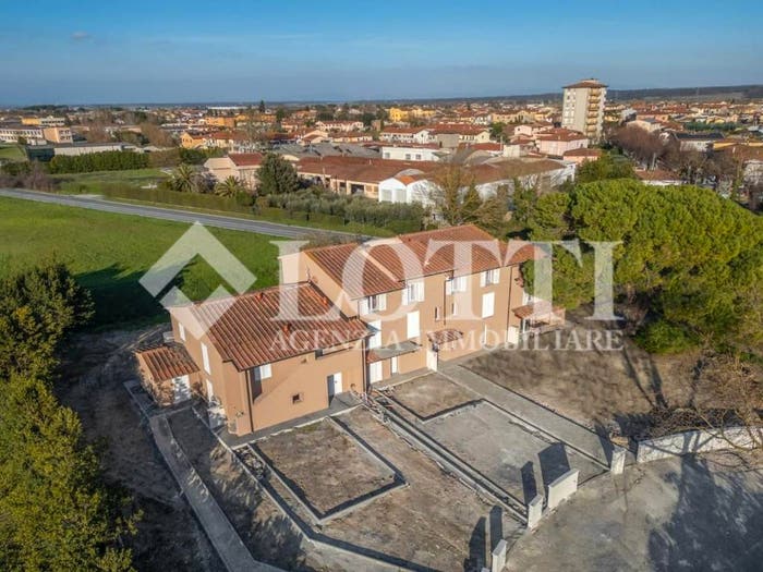 Casa con 5 locali in vendita in Strada Provinciale Bientina Altopascio, Centro, Bientina