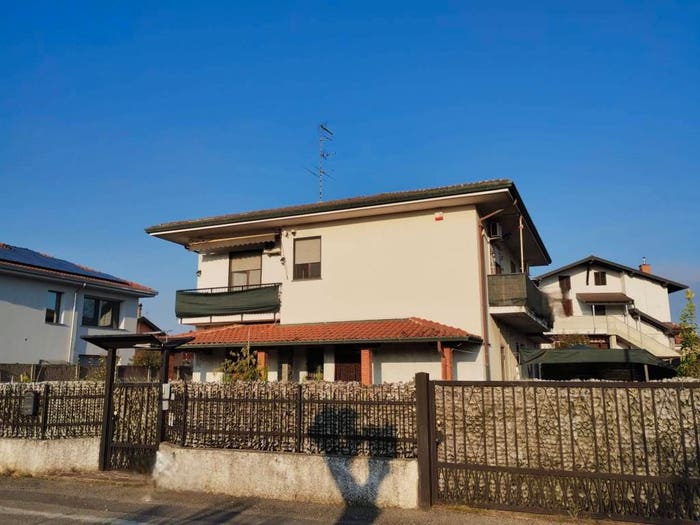 Casa con 6 locali in vendita in Via Po, Centro, Castano Primo