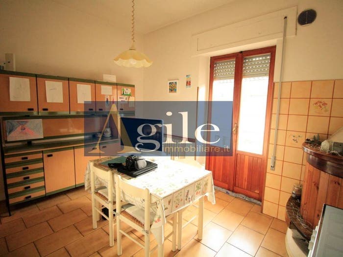 Casa con 6 locali in vendita in Via Roma, Centro, Folignano