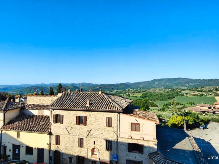 Appartamento con 6 locali in vendita in Piazza Polimante, Spina, Marsciano