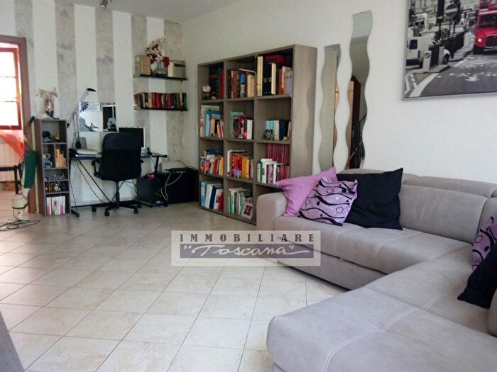 Casa con 8 locali in vendita in Viareggio