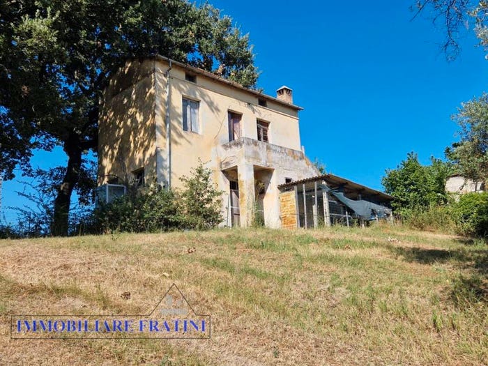 Casa con 5 locali in vendita in Via della Madonna, Campli