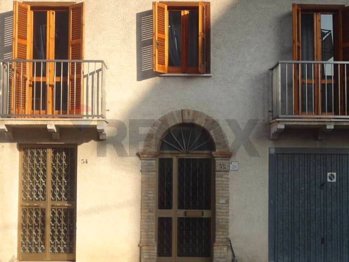 Casa con 6 locali in vendita in VIA MADONNA DEL PONTE, Centro, Fara Filiorum Petri