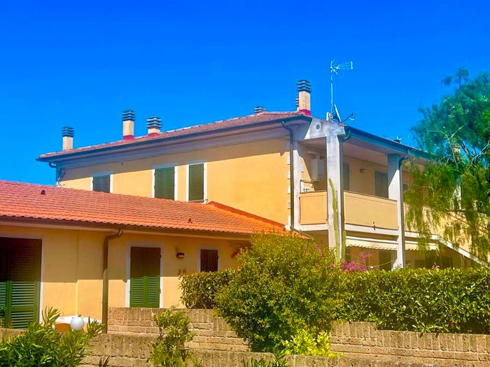 Appartamento trilocale in vendita in Via Lavoriere B, Campiglia Marittima