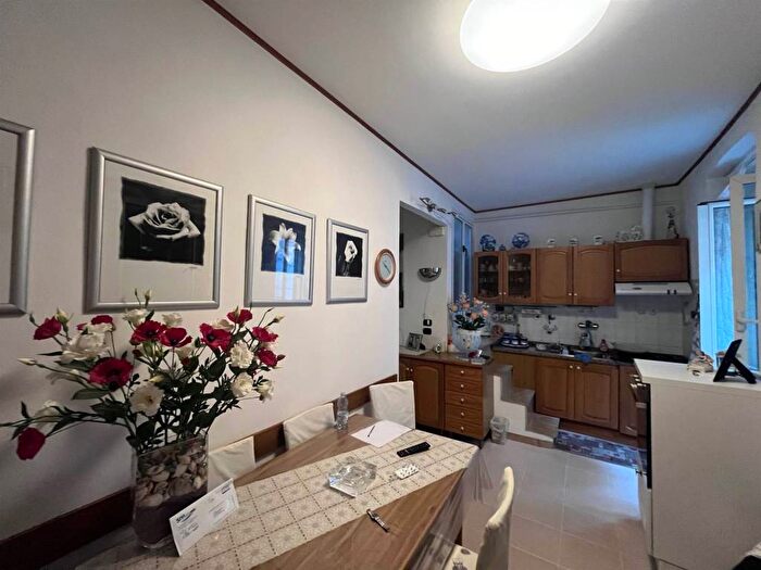 Appartamento trilocale in vendita in via Chiesetta, Vallecrosia Alta, Vallecrosia