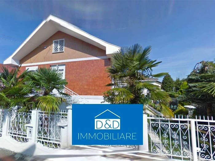 Casa con 6 locali in vendita in Via Tanaro, Piossasco