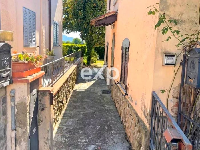 Casa con 6 locali in vendita in Via di Montagnano, Montagnano, Monte San Savino