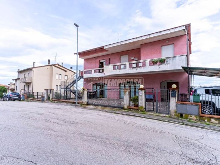 Casa con 6 locali in vendita in Via Giuseppe Di Vittorio, Centro, Montegranaro