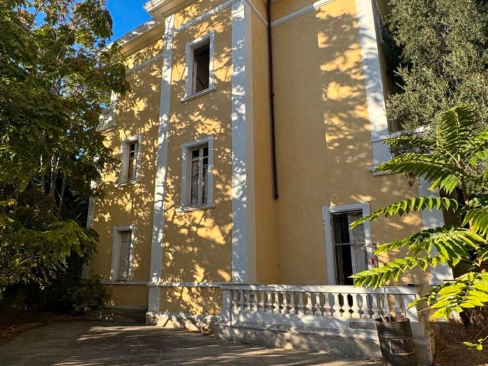 Casa con 6 locali in vendita in Viale Luigi Merello, Tuvixeddu, Cagliari