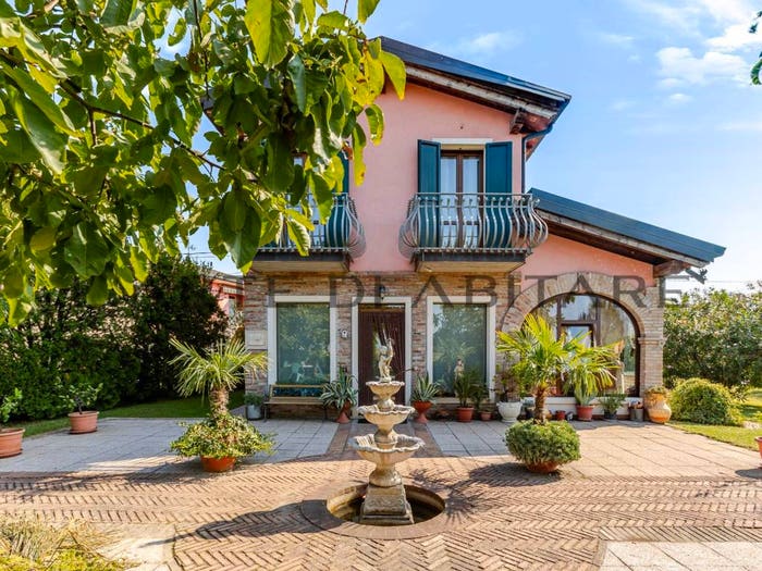 Casa con 6 locali in vendita in Via Madonna, Centro, Bovolone