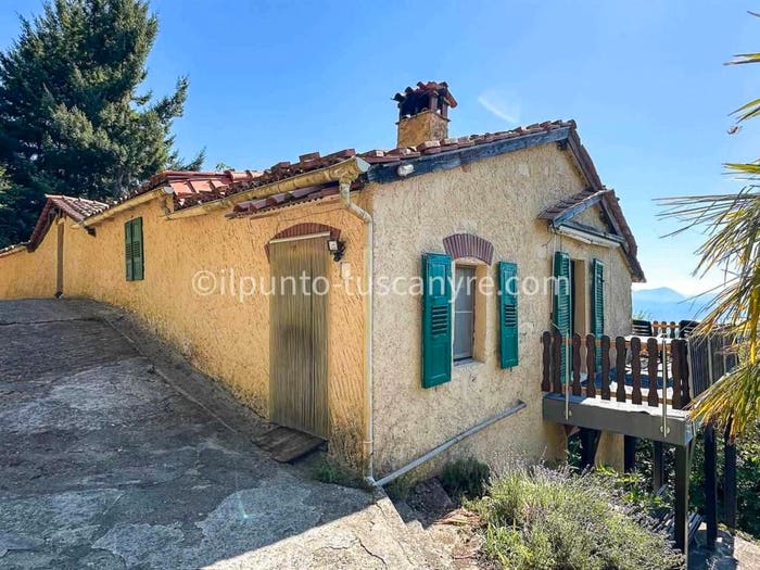 Casa con 6 locali in vendita in Via Alcide Rossi, Molazzana