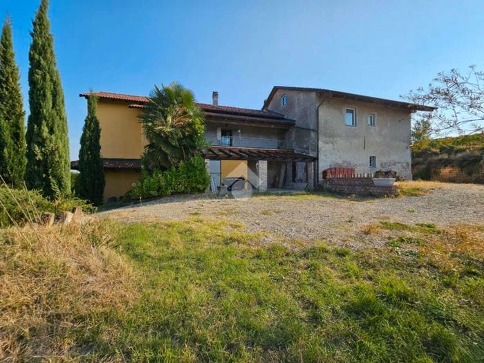 Casa con 6 locali in vendita in Strada Acqui Terme, Castel Rocchero