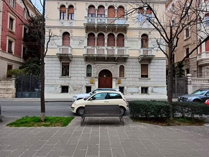 Appartamento con 5 locali in vendita in Viale della Vittoria, Adriatico, Ancona