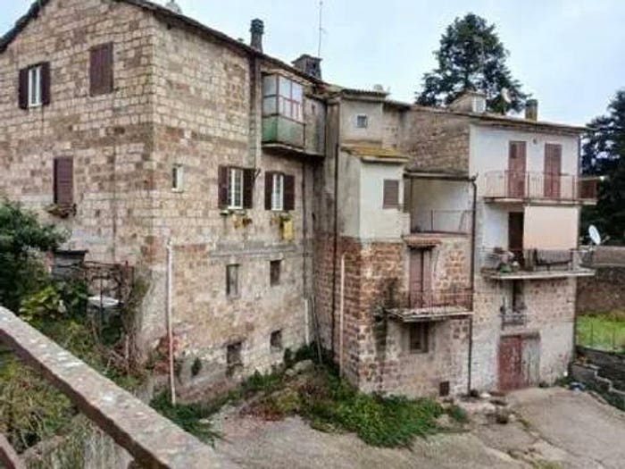 Appartamento trilocale in vendita in Via Fratelli Bandiera No Number, Bassano Romano