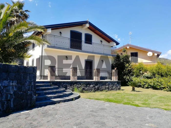 Casa con 6 locali in vendita in via Cavotta, Zafferana Etnea