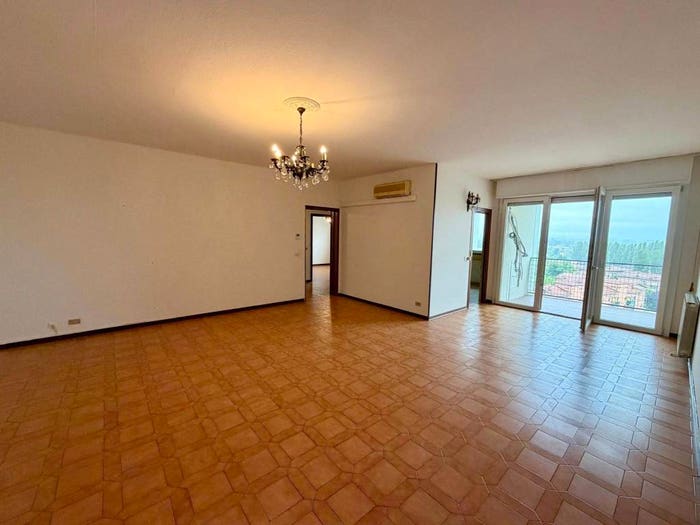Appartamento con 5 locali in vendita in Sant'Agnese Università, Modena