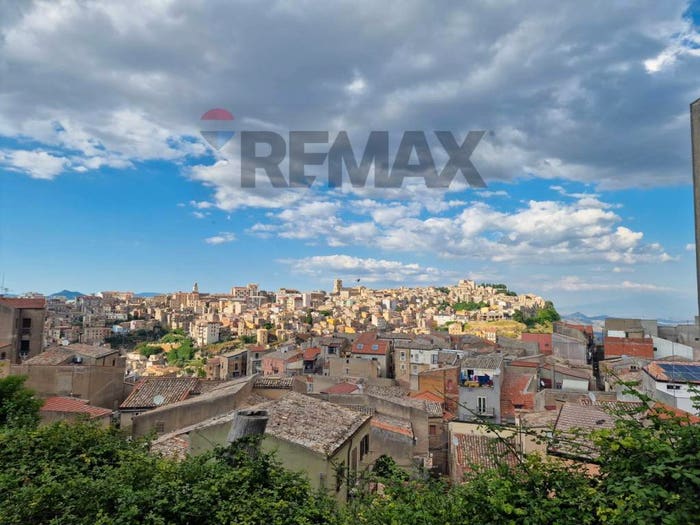 Appartamento con 5 locali in vendita in via Silvia, Centro, Enna