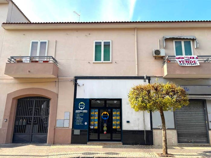Appartamento con 6 locali in vendita in Viale Regina Margherita, Mondragone